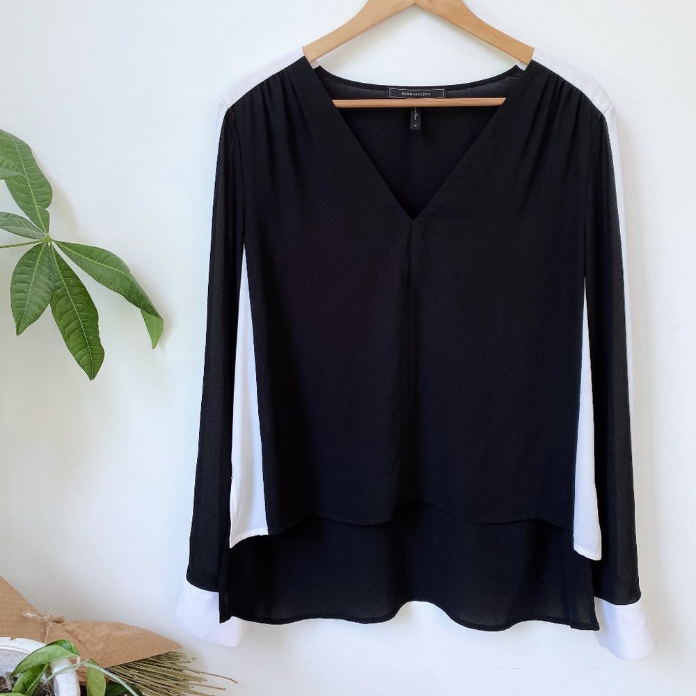 BCBG MAX AZRIA BLACK & WHITE LONG SLEEVE V-NECK BLOUSE